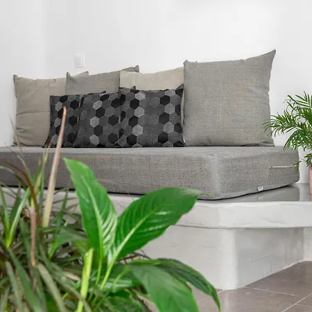 Litmus Apartment *