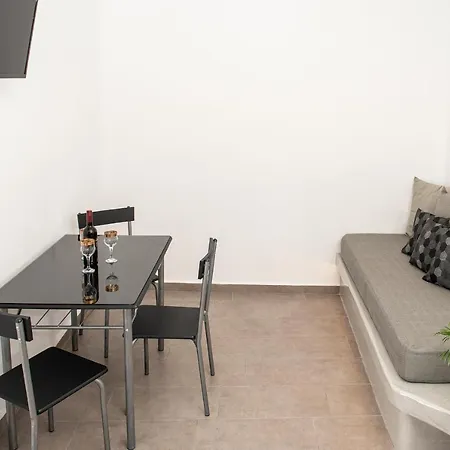 Litmus Apartment Fira (Santorini)
