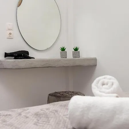 Litmus Apartment Fira (Santorini)